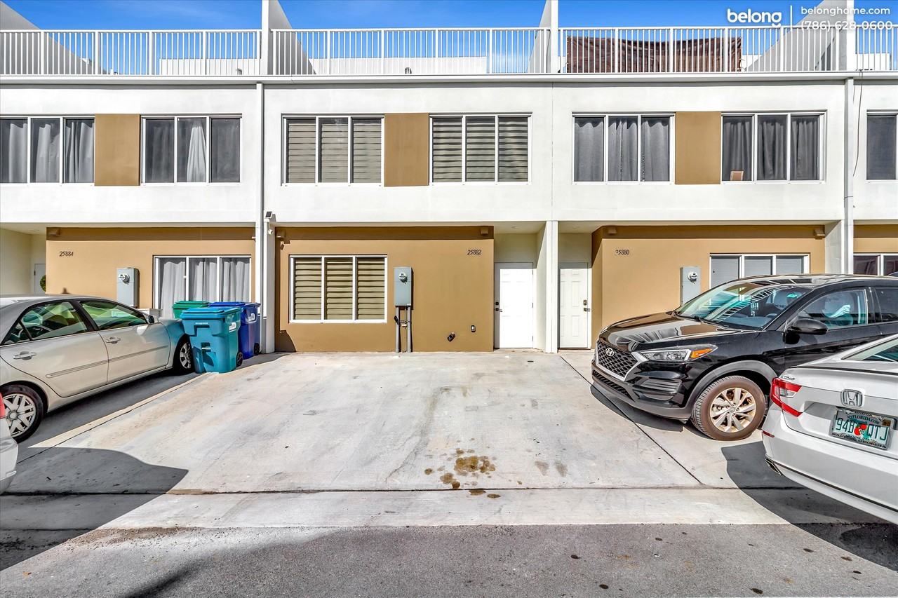 25882 Sw 139th Path - Photo 2 of 36