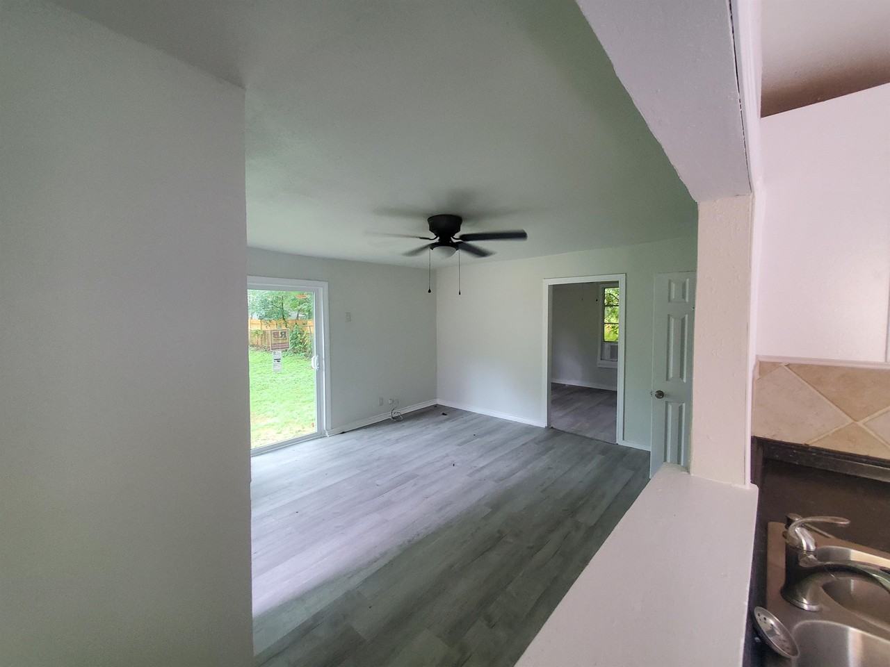 515 Carver St #1 - Photo 7 of 20