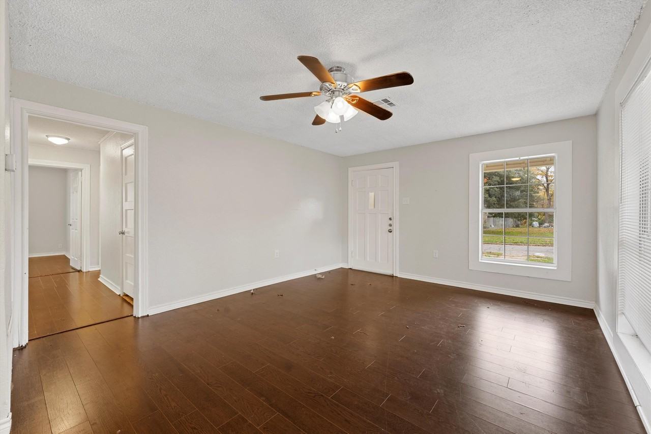 513 N 34th St #1 - Photo 3 of 48