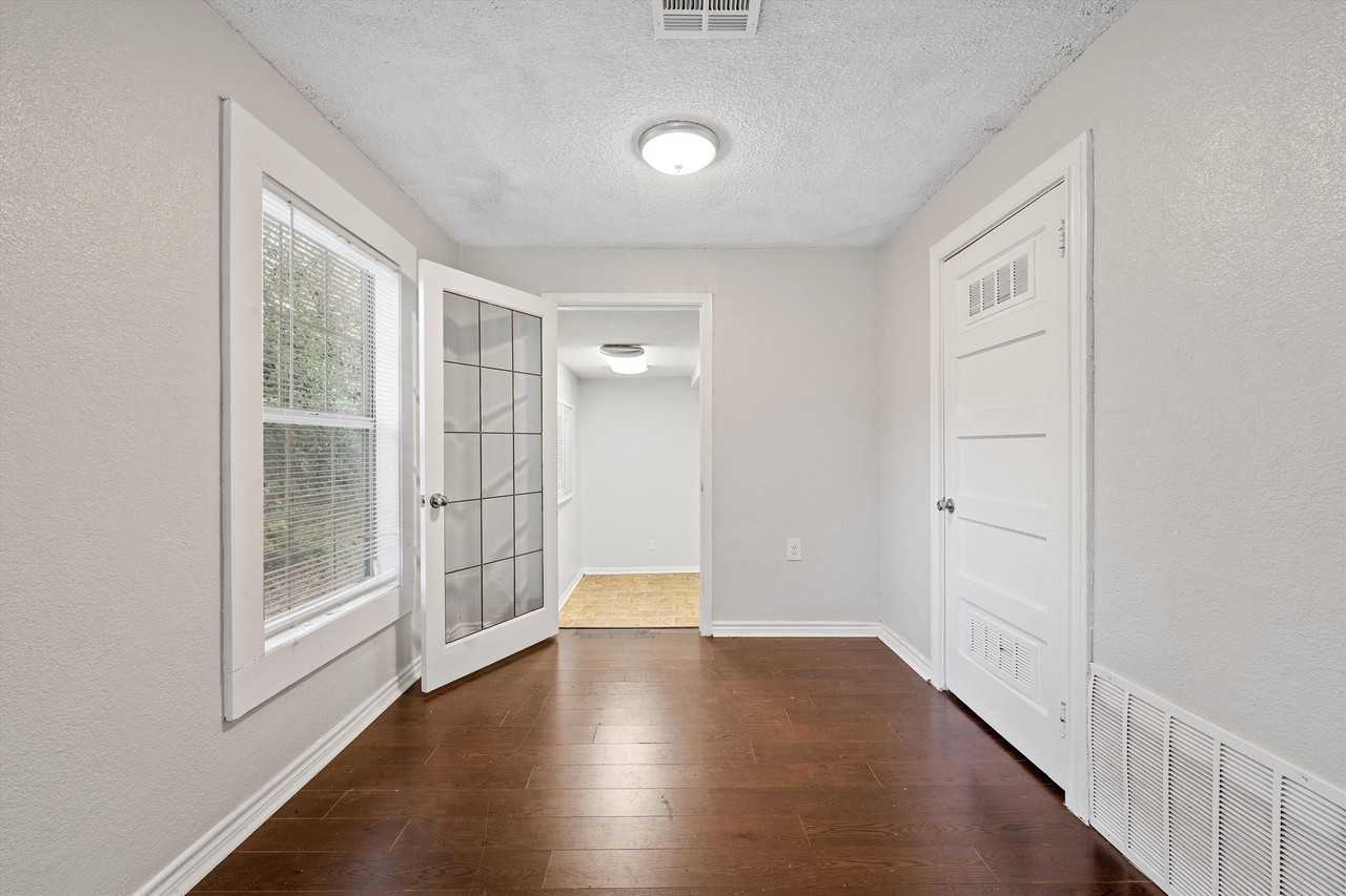 513 N 34th St #1 - Photo 4 of 48