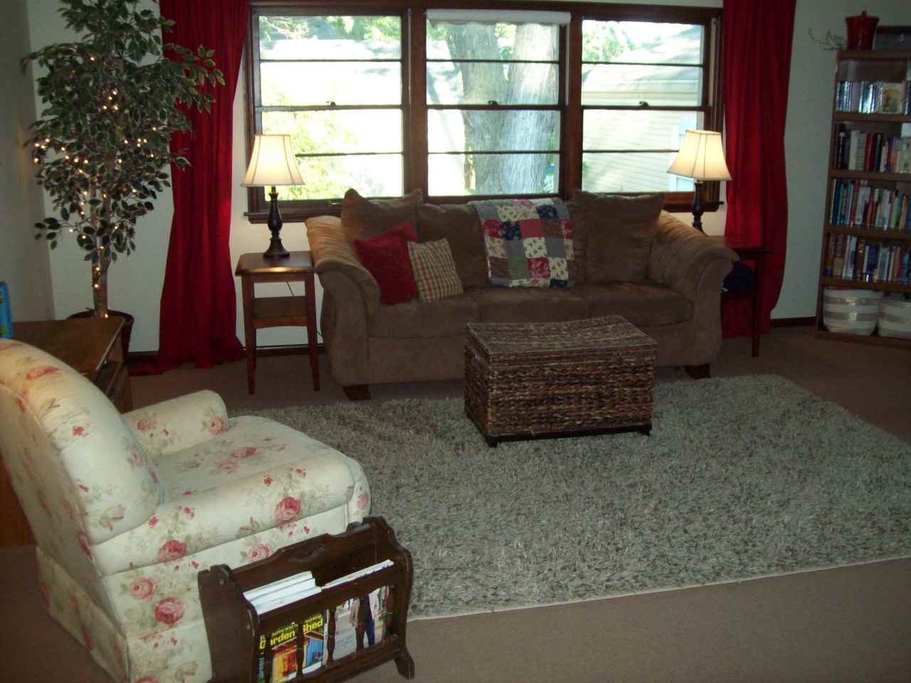 2853 Kentucky Ave S - Photo 2 of 11