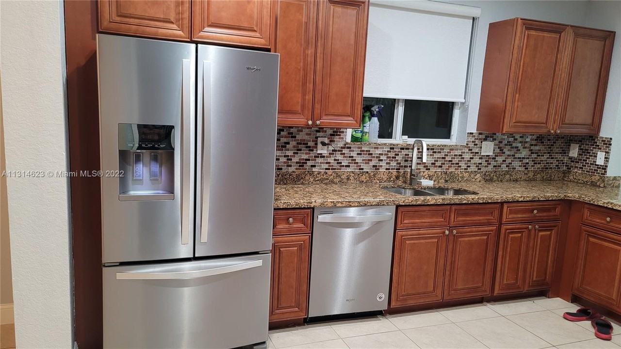 960 Nw 204th St #960 - Photo 2 of 8