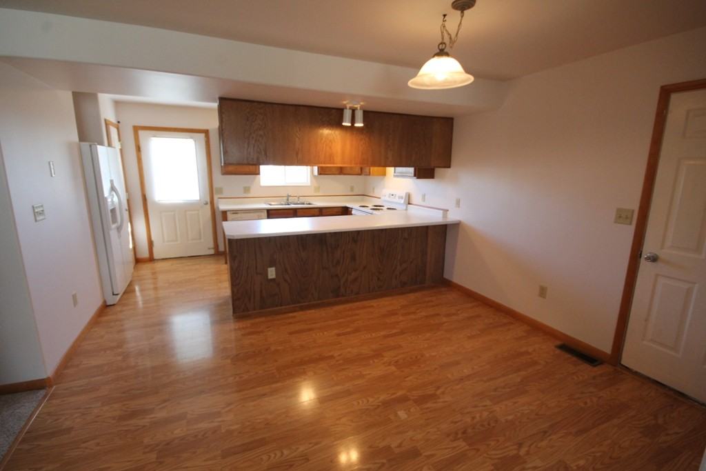 1101 31st St - Photo 3 of 16