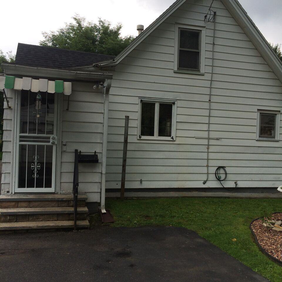 276 Michigan St - Photo 2 of 25