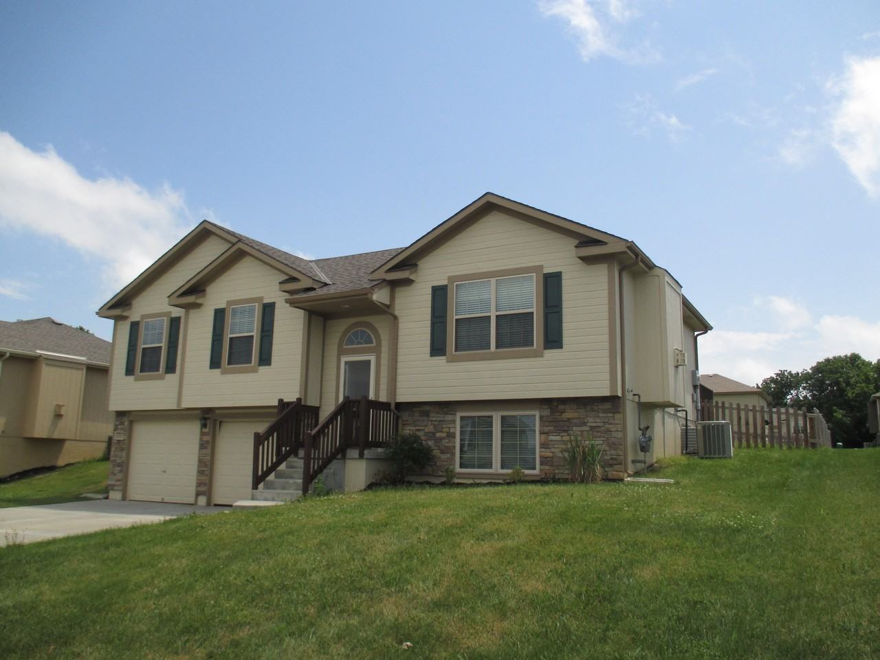 7217 Rymeg St - Photo 2 of 18