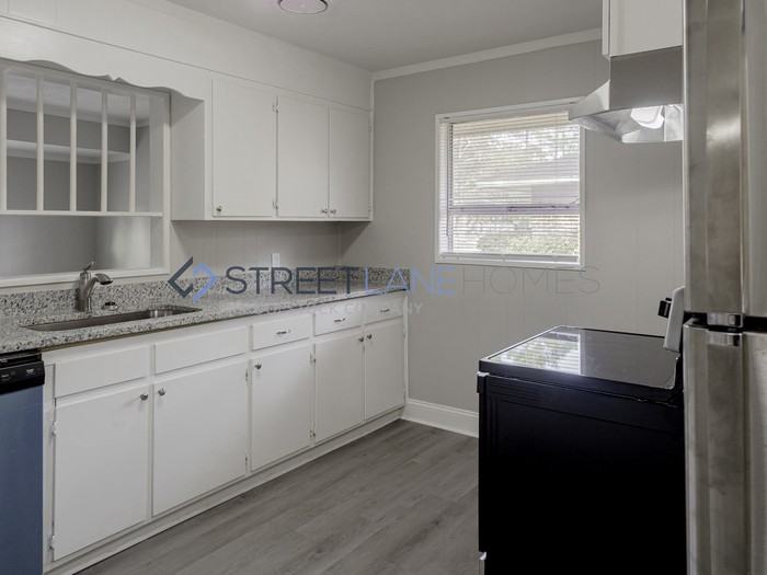 1852 Derby Dr - Photo 3 of 17