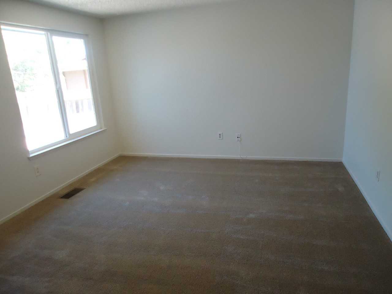 6620 Lotus St - Photo 3 of 32