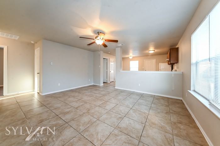 706 Lloyd St - Photo 2 of 15