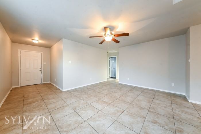 706 Lloyd St - Photo 3 of 15