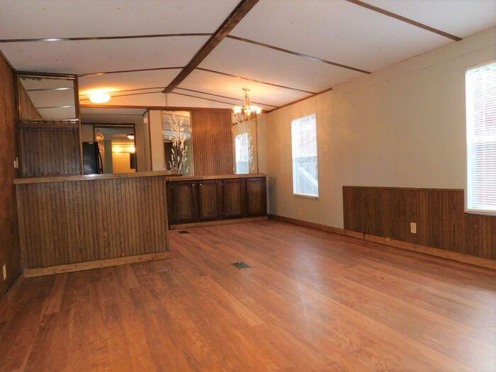 404 Ruth Ct - Photo 3 of 12