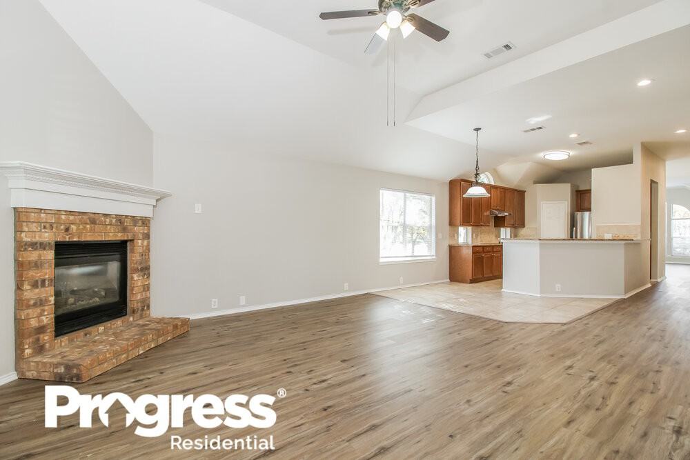 6917 Crenshaw Ln - Photo 3 of 16