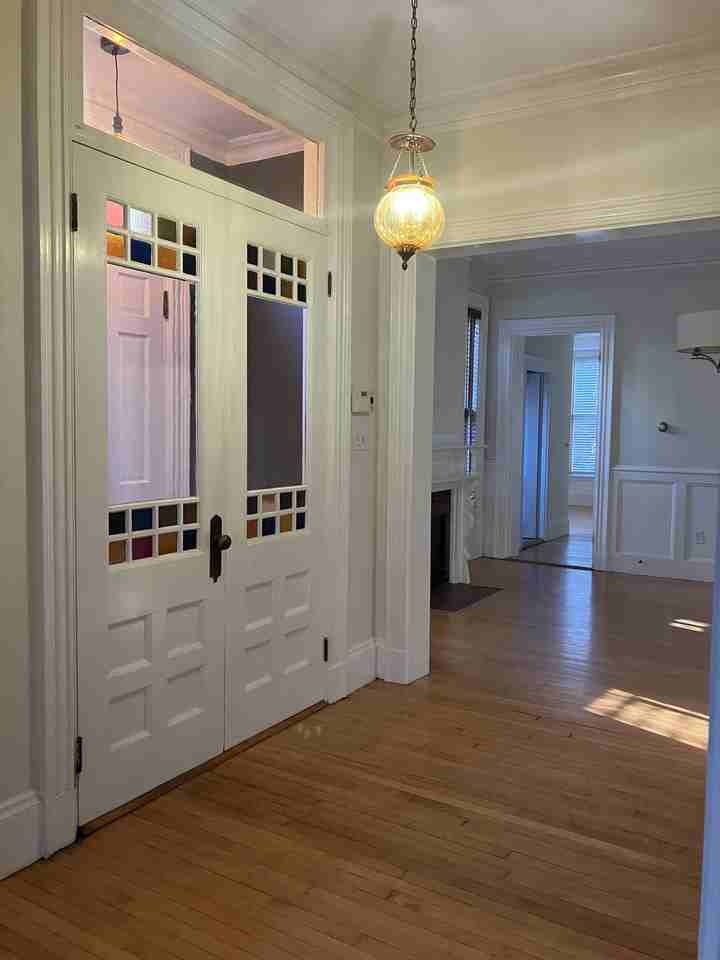 322 Spring St - Photo 4 of 50