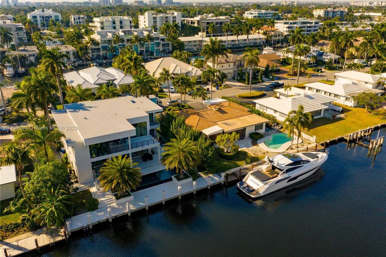 128 Fiesta Way - Photo 2 of 50