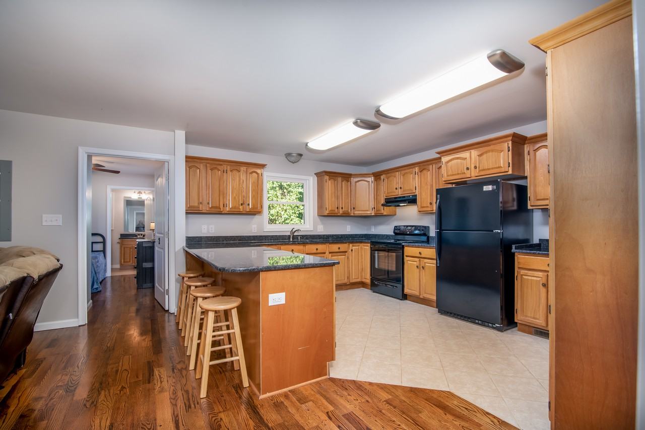 496 Stage Rd - Photo 5 of 26