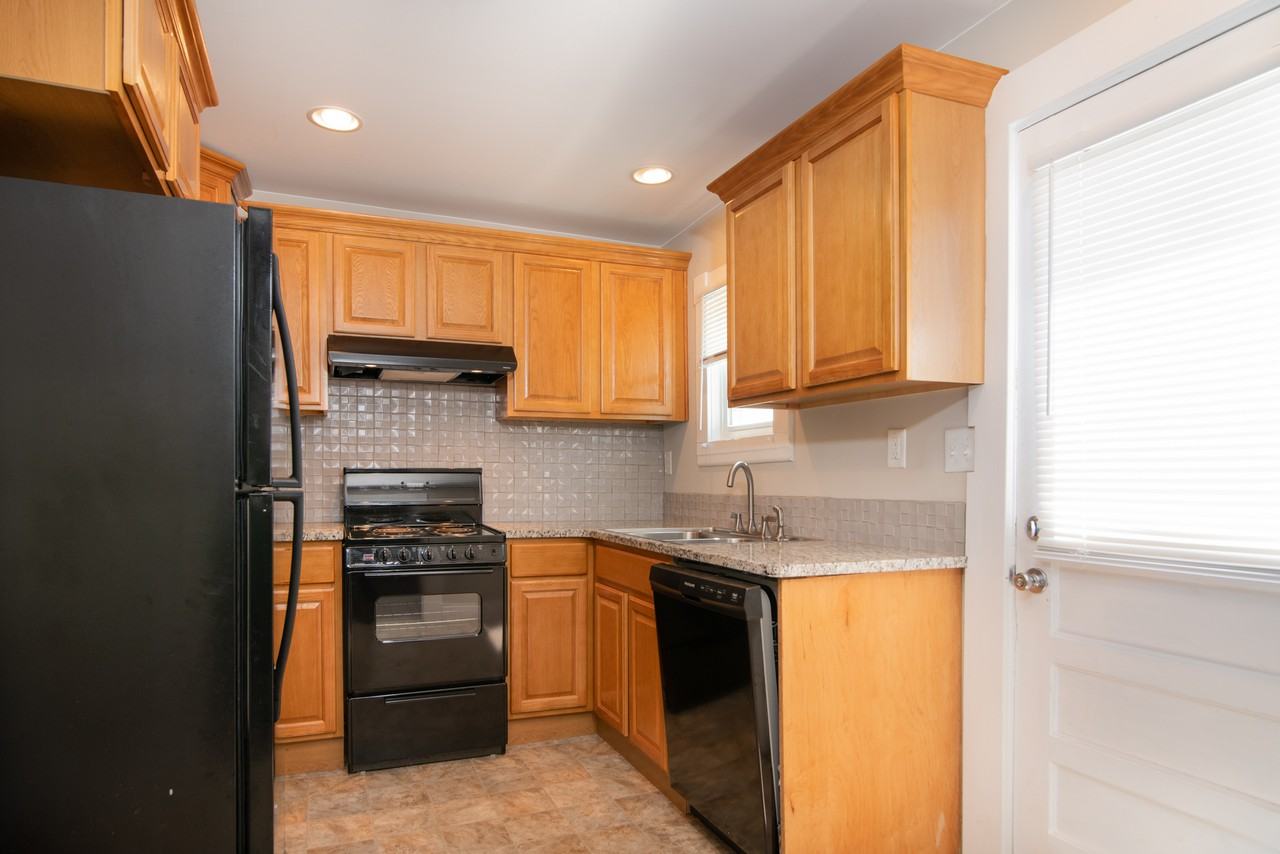 381 Main St #1 - Photo 5 of 22