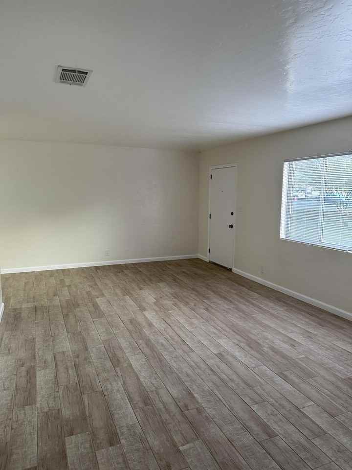 4321 W Myrtle Ave #4323 - Photo 3 of 14