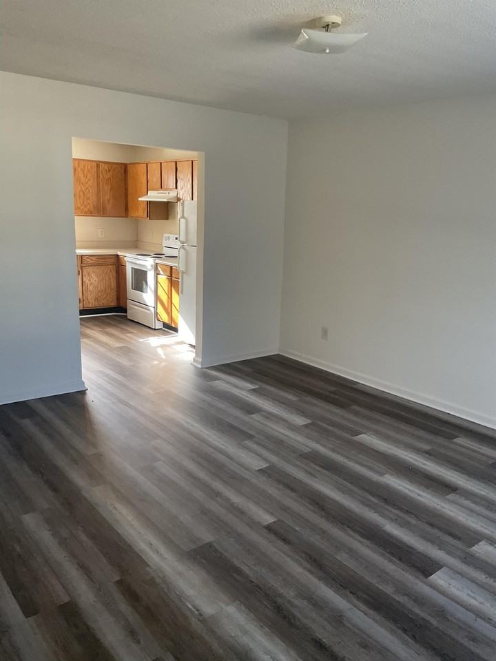 1102 Carver Cir #A - Photo 2 of 7