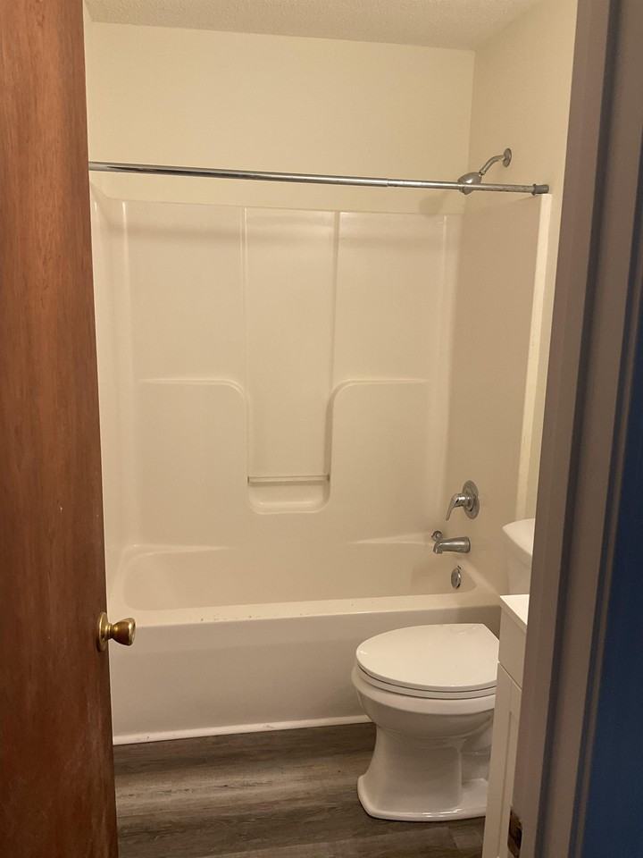 1102 Carver Cir #A - Photo 3 of 7