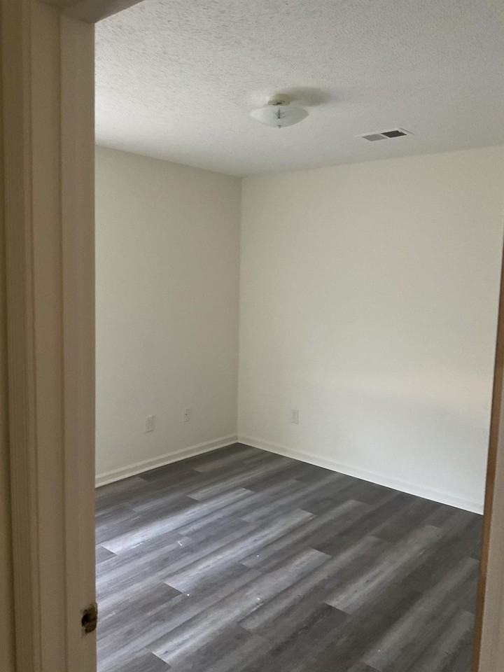 1102 Carver Cir #A - Photo 5 of 7