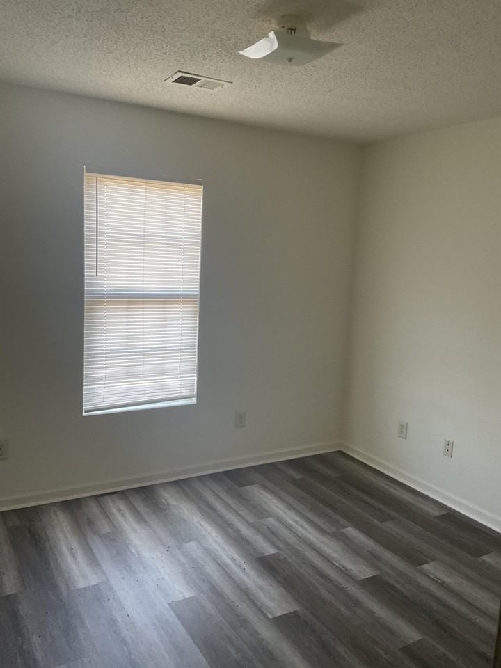 1102 Carver Cir #A - Photo 6 of 7