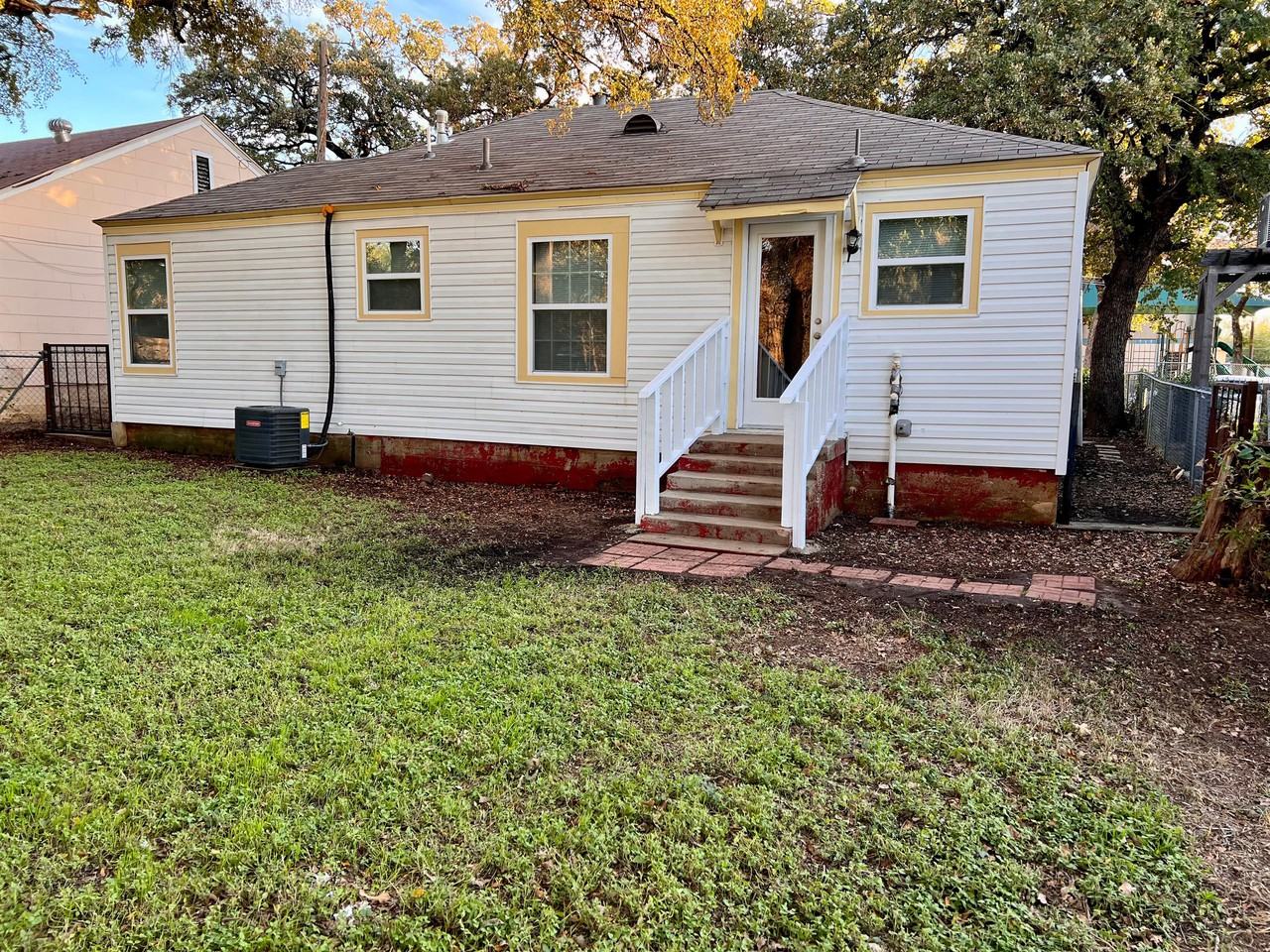 3241 Hardeman St #1 - Photo 3 of 16