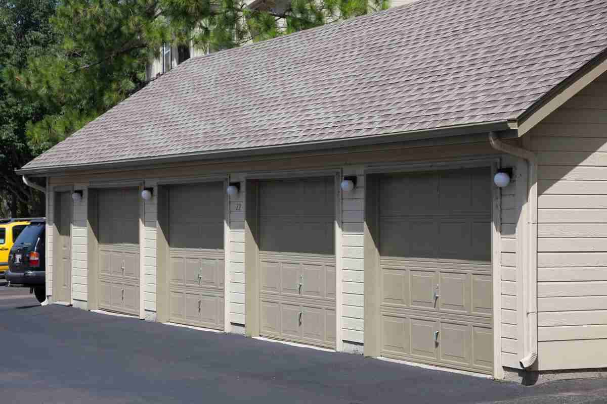 2929 E 95th St - Photo 3 of 11