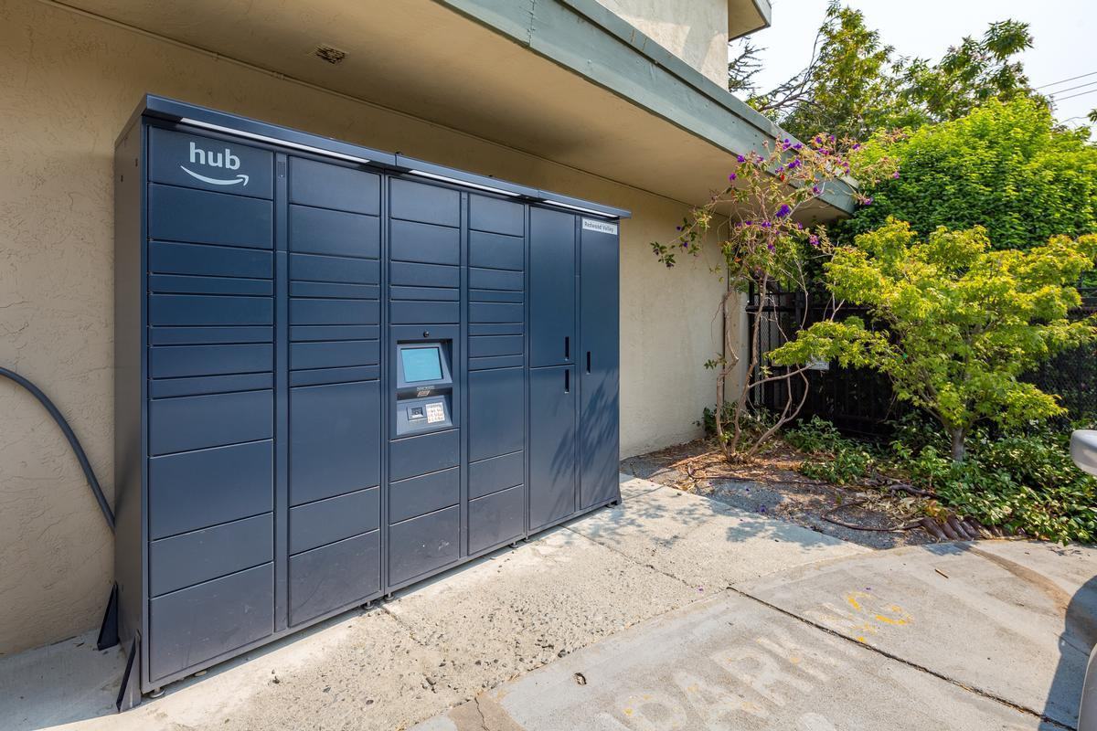 22281 Center St - Photo 4 of 16