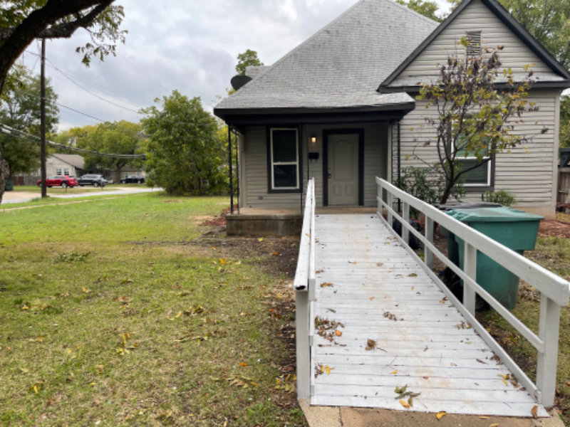 534 E Sycamore St - Photo 4 of 20