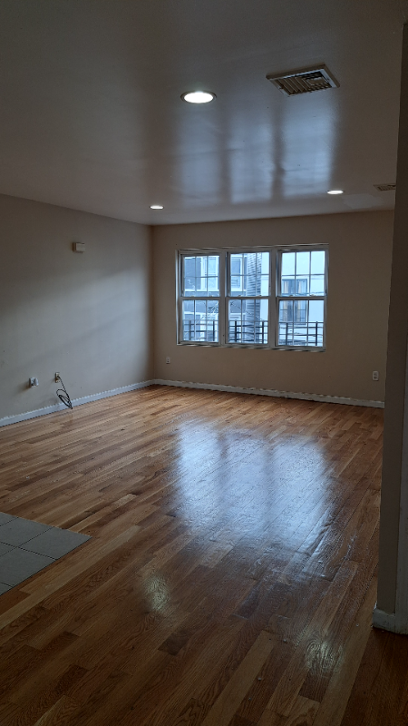 Governor  1 #1 - Photo 2 of 8