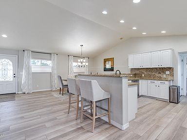 4835 E Piccadilly Rd - Photo 4 of 10