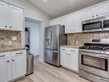 4835 E Piccadilly Rd - Photo 7 of 10