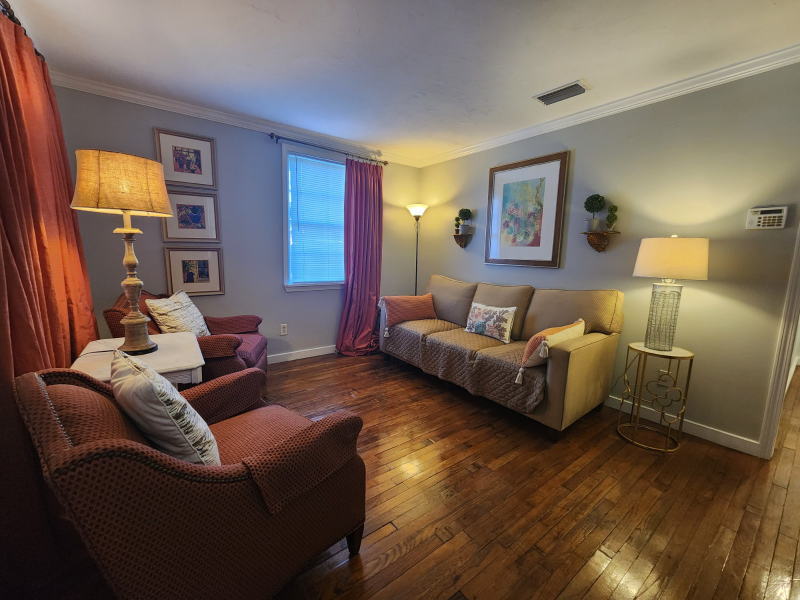 1009 Caroline Ave - Photo 2 of 33