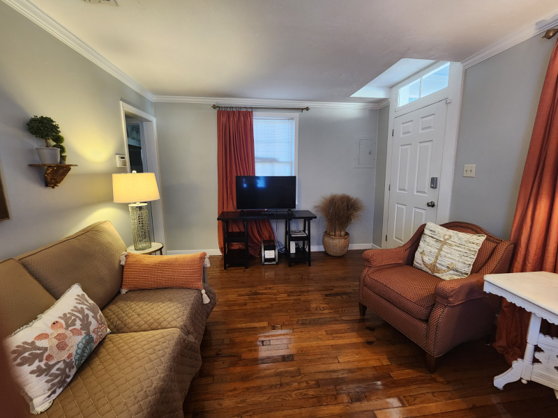 1009 Caroline Ave - Photo 3 of 33