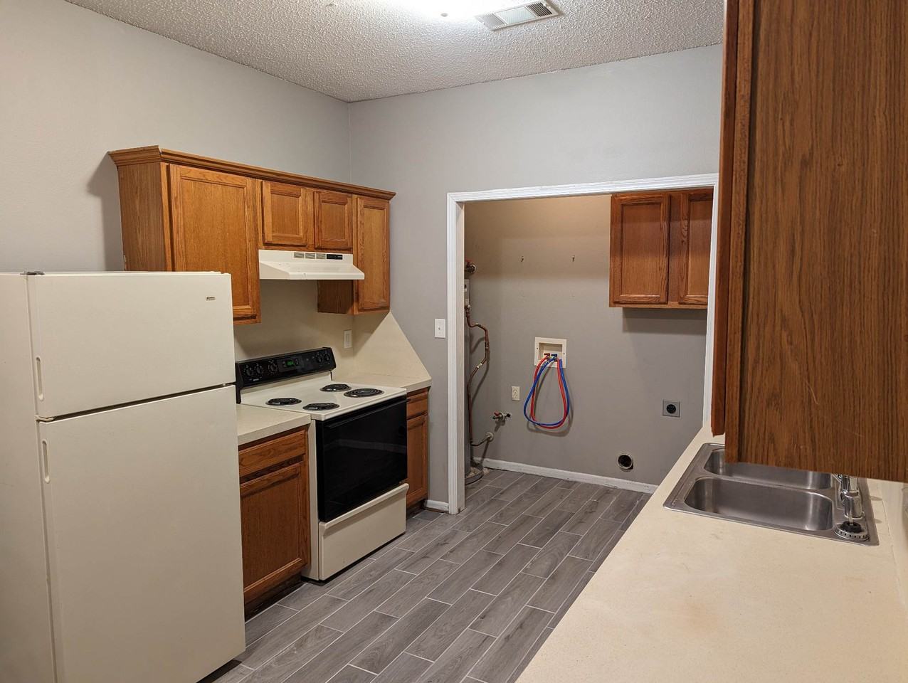 1839 Tyler St #18 - Photo 4 of 12