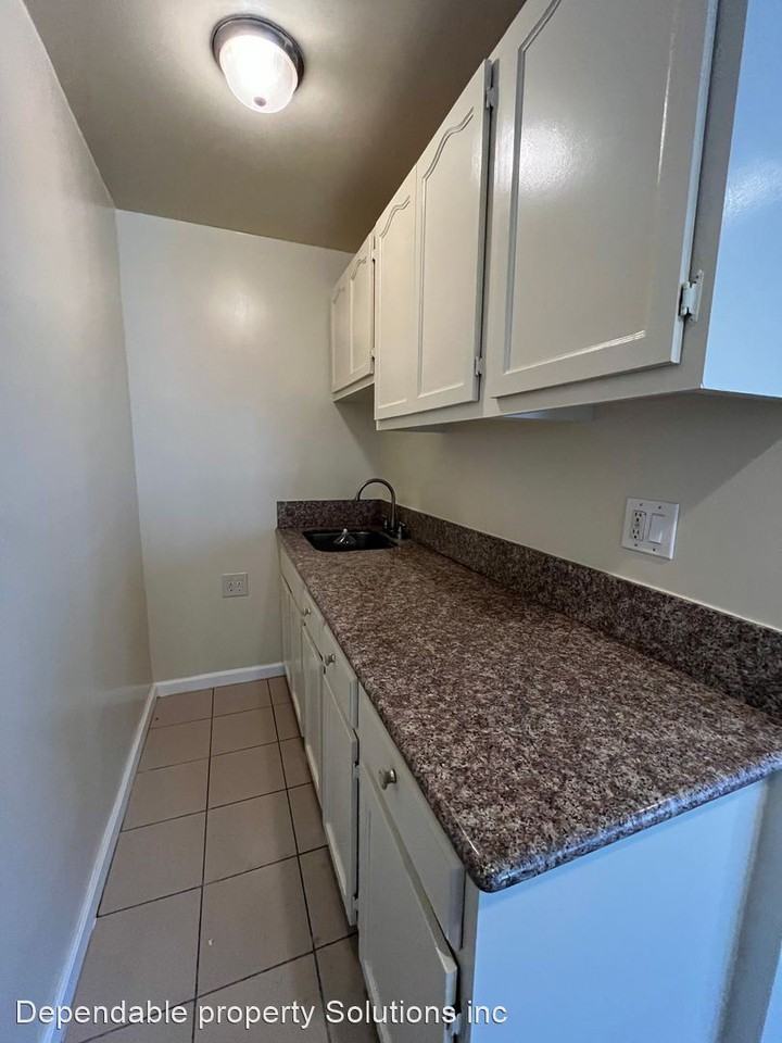 712 E. Hardy St. - Photo 3 of 4