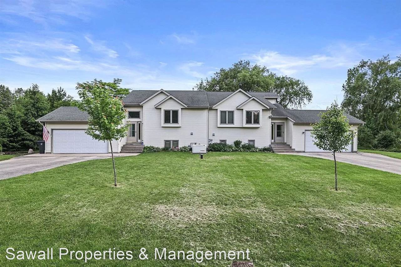 1023, 1025 Lochtyn Ridge - Photo 2 of 13