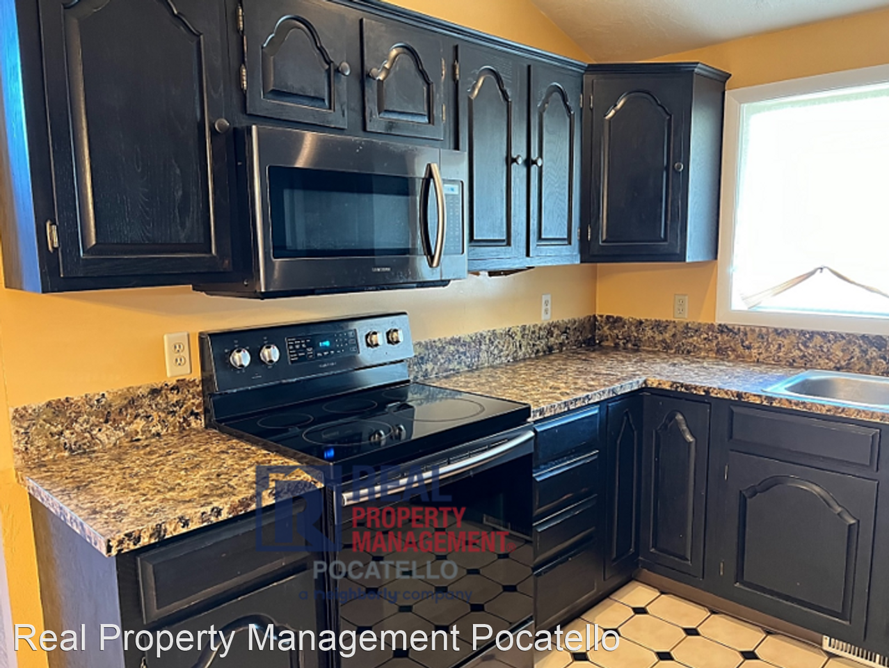 1776 Morning Glory Ln - Photo 3 of 31