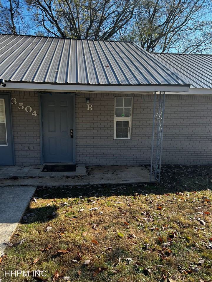 3504 Cole Ave - Photo 2 of 9