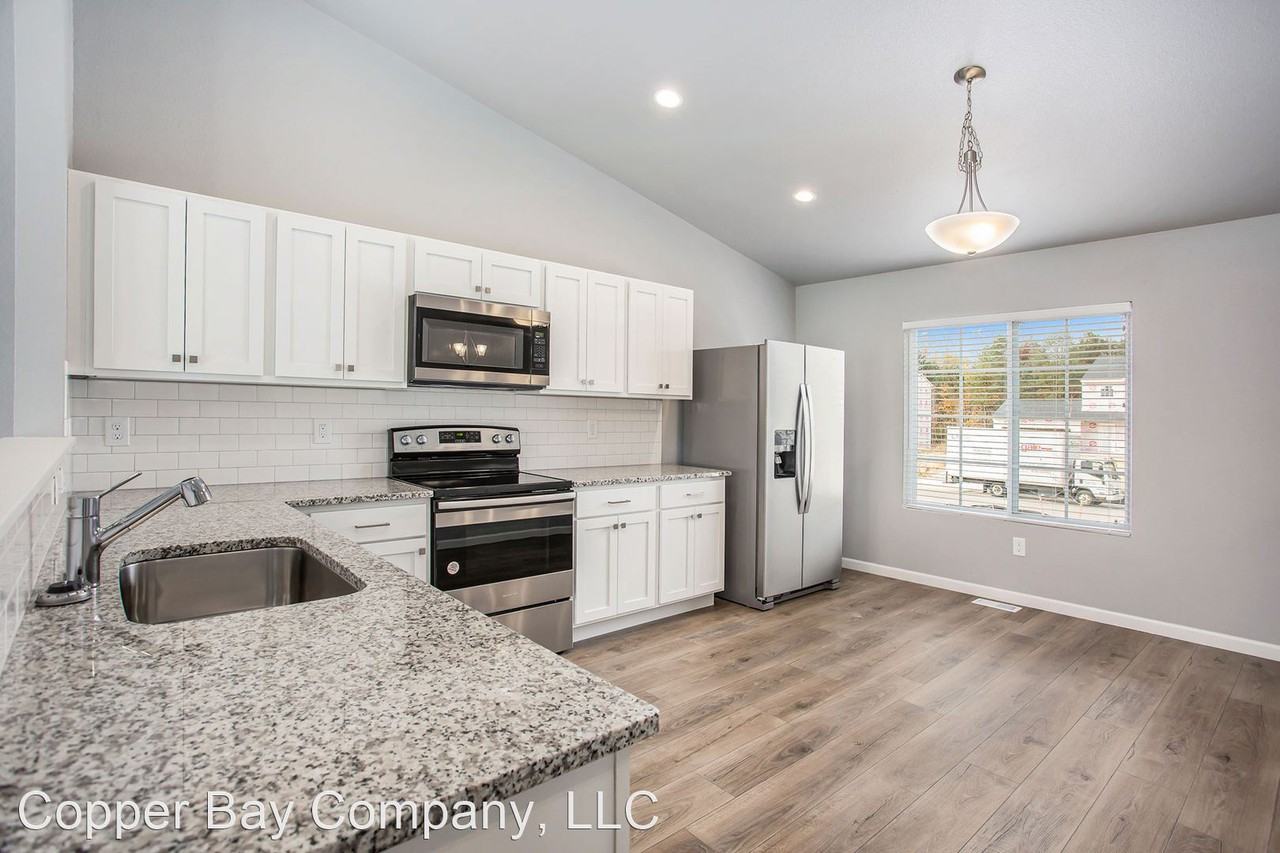 1742 Petoskey Dr - Photo 2 of 17