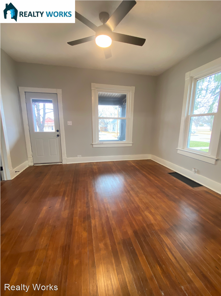 319 C St - Photo 2 of 12