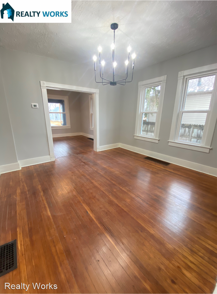 319 C St - Photo 3 of 12