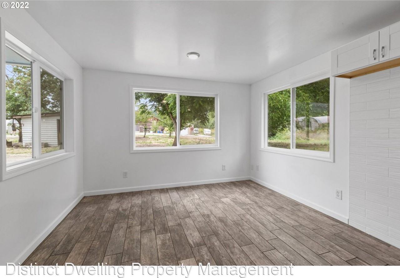 3226 N Myrtle Rd - Photo 3 of 14