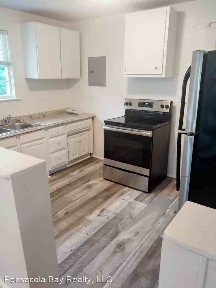 2305 W Mallory St - Photo 2 of 11