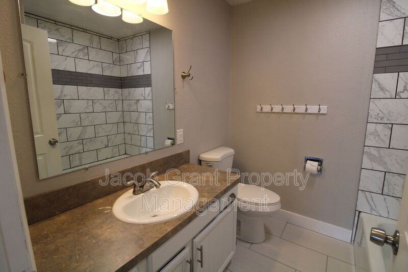 1430 Vega Cir - Photo 5 of 14