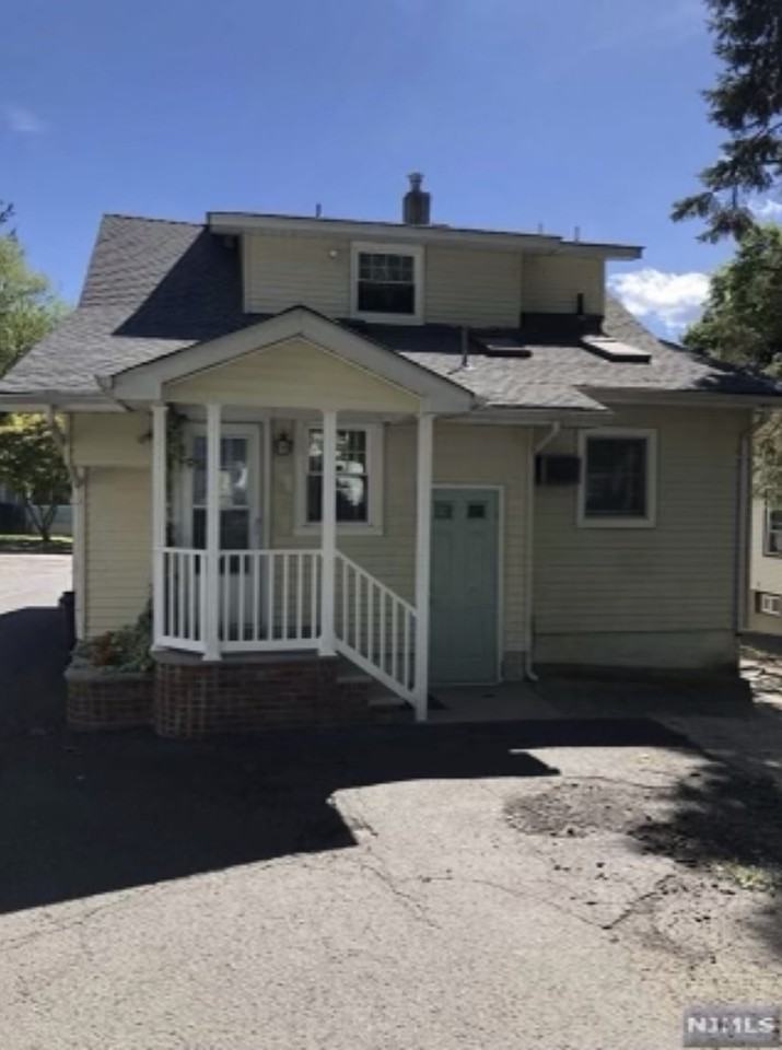 222 Glen Ave #FL1 - Photo 2 of 12