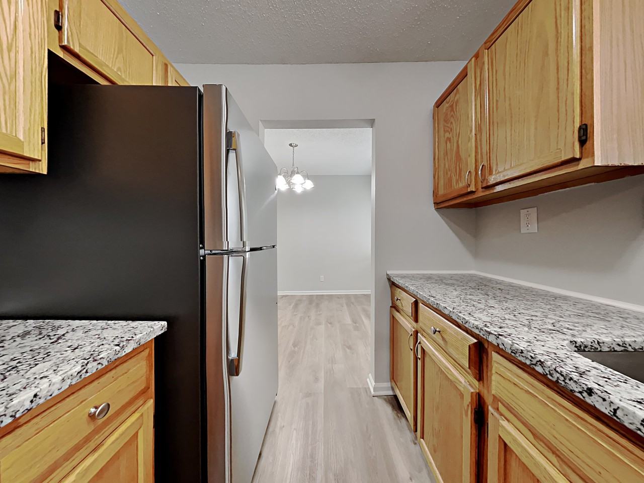 1501 Richmond Ave - Photo 3 of 18