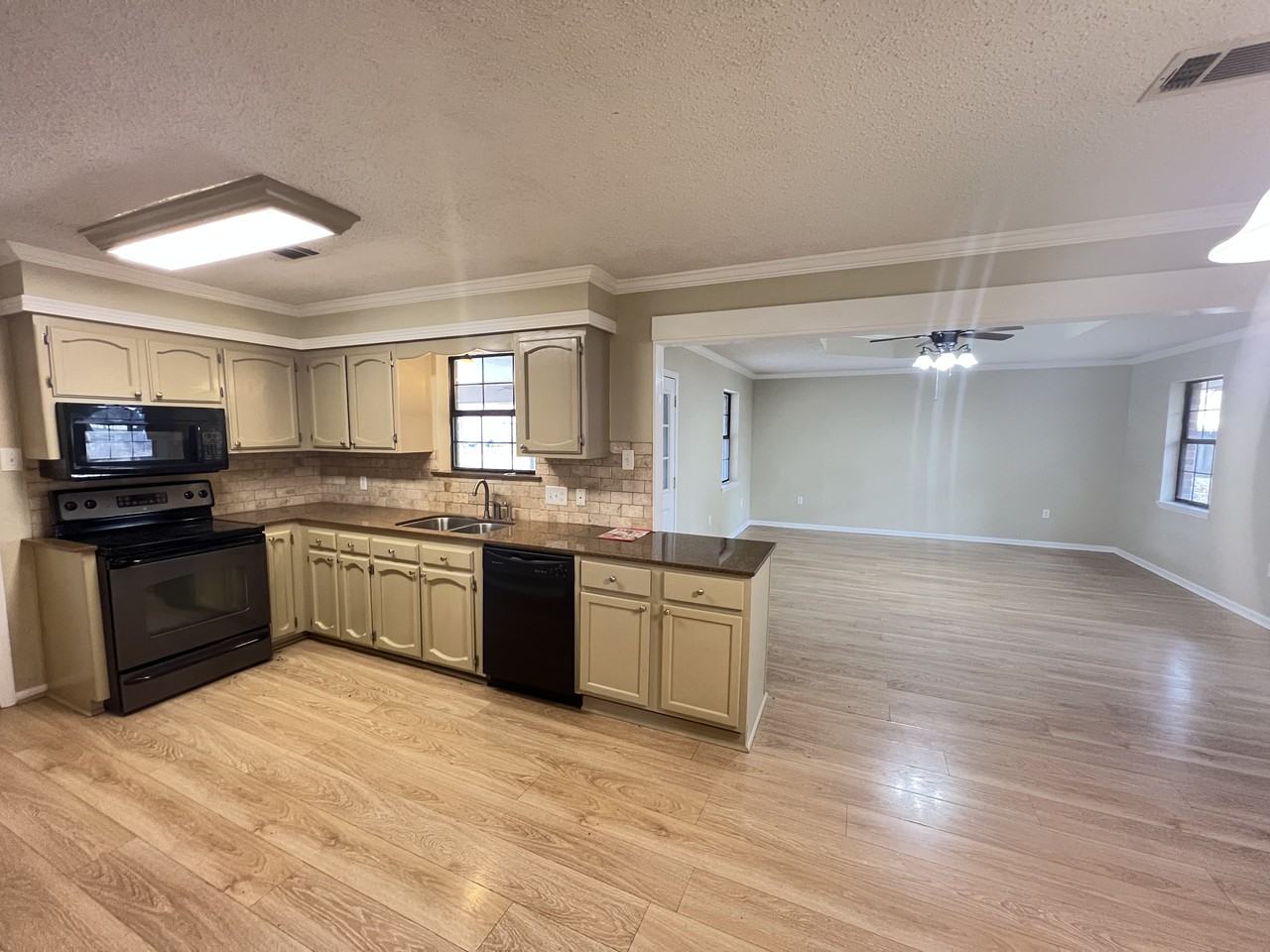 27577 Gaylord Rd - Photo 3 of 23