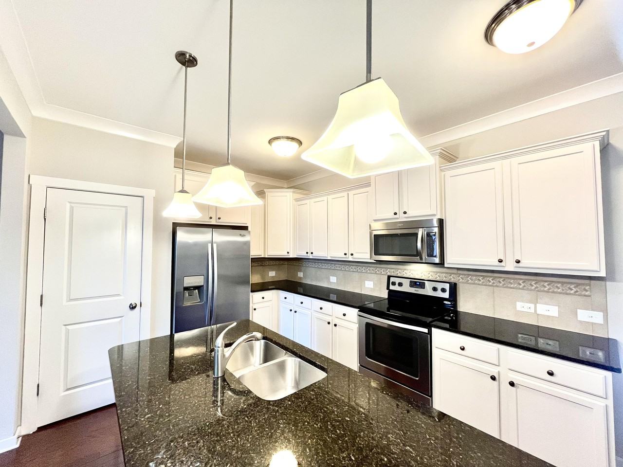 412 Shakespeare Dr - Photo 3 of 18