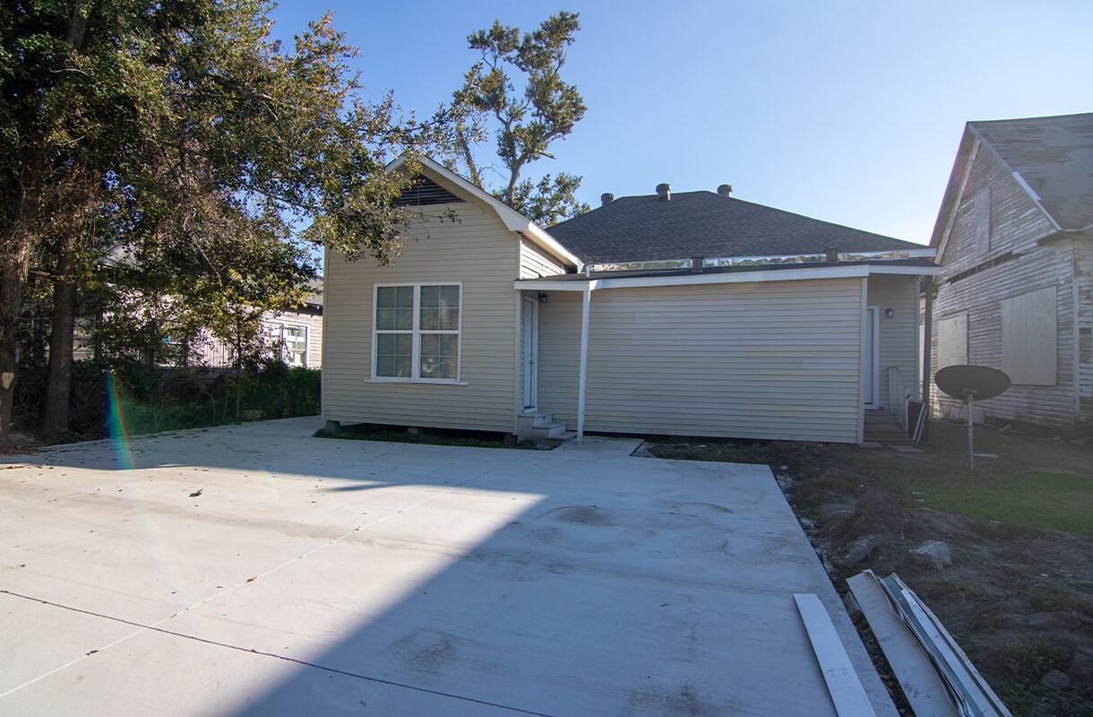 421 Peake St - Photo 2 of 2