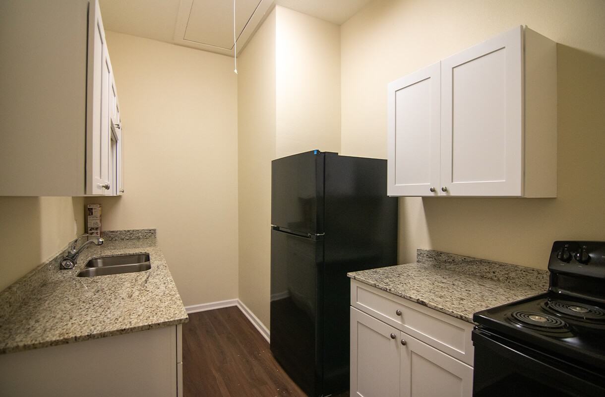421 Peake St - Photo 3 of 4